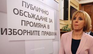 Манолова: Над Плевнелиев тегне "избран с измама"