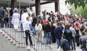 Първата сесия за матурите беше през май