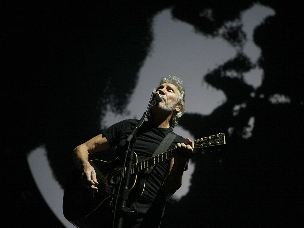 Най-грандиозният спектакъл в историята на рок музиката - Roger Waters The Wall, разтърси София на 30 август 2013 година.