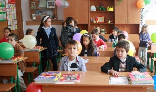 В първи клас в у нас: Как се купува, продава и пише есемес