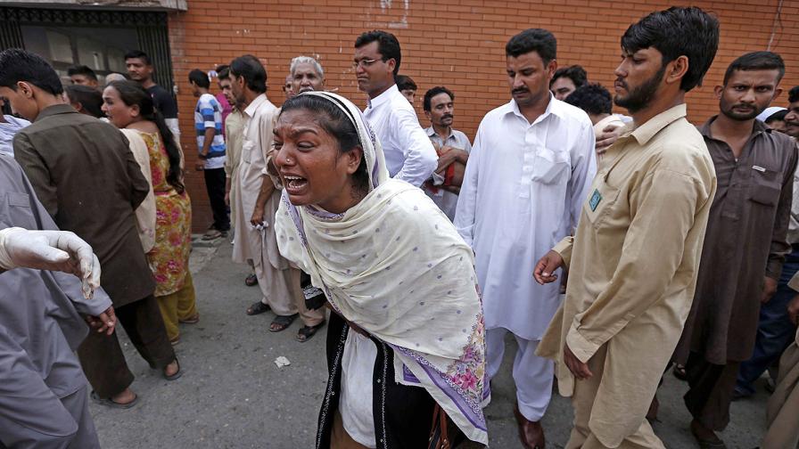 Пакистан: 81 души бяха убити при нападение на църква