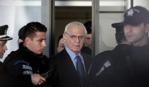 Акис Цохадзопулос (в средата)