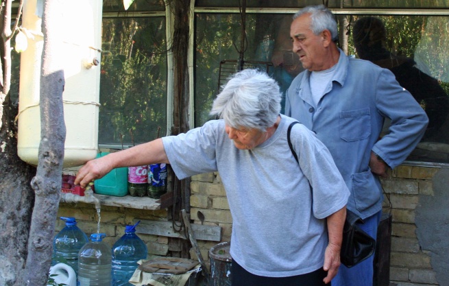 В Омуртаг окупираха общината заради безводието