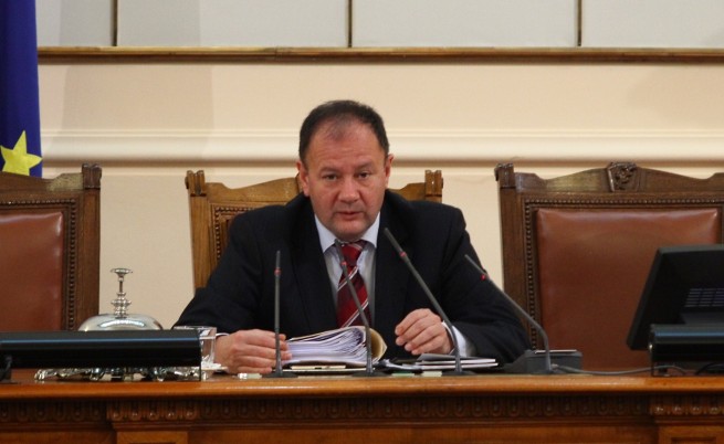 Миков не прогнозира дали парламентът ще заседава отново