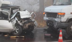 Трима загинаха в катастрофа, двама са тежко ранени