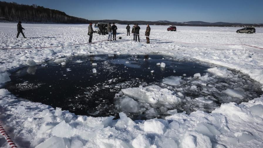 Извадиха част от Челябинския метеорит от дъното на езеро в Русия