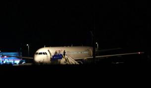 Самолет на летище в Истанбул