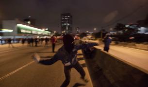 Поредна нощ на демонстрации и насилие в Сао Паоло