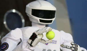 SAR-401 - руският космически робот