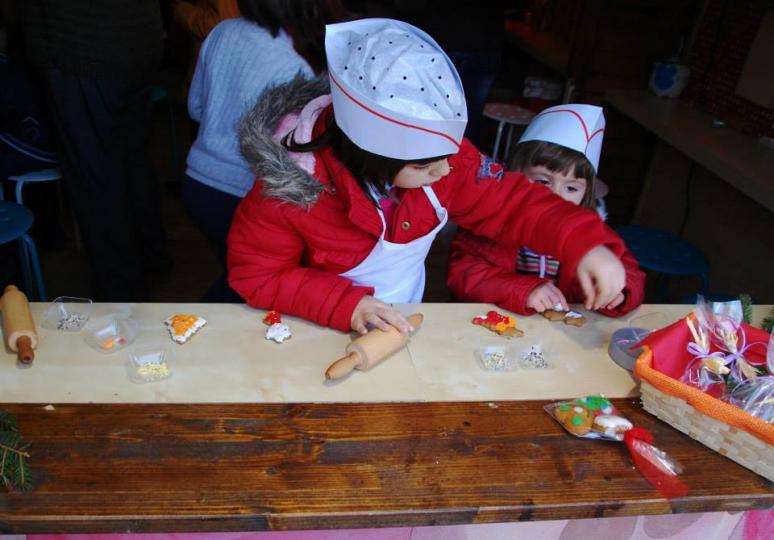 Коледният базар в София - снимка 16