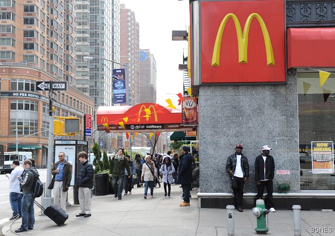 Опашка на плъх попадна в хамбургер на McDonalds в Чили