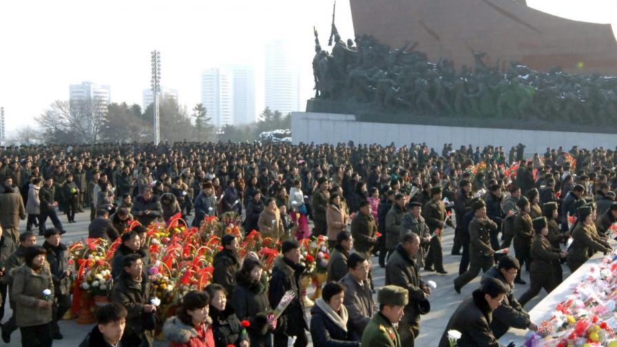 Елитът в КНДР демонстрира преданост към младия Ким