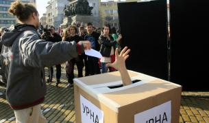 ГЕРБ: Управляващите протакат гласуването за референдума