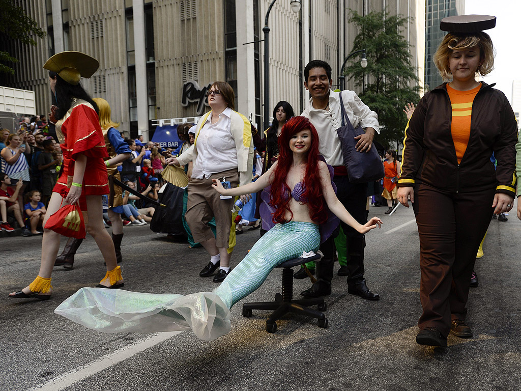 Участници в парад, посветен на научната фантастика и фентъзито в Атланта, Джорджия, САЩ, на 31 август.