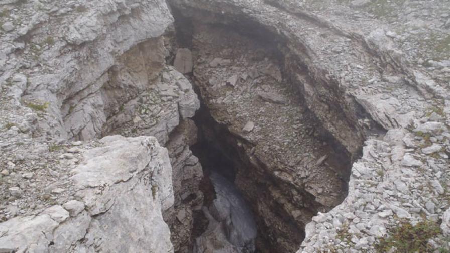 Археолози откриха пещера утроба край Златоград