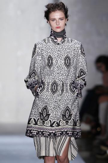 Тенденции пролет/лято 2012 - черно&бяло - снимка 124
