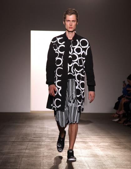 Тенденции пролет/лято 2012 - черно&бяло - снимка 120