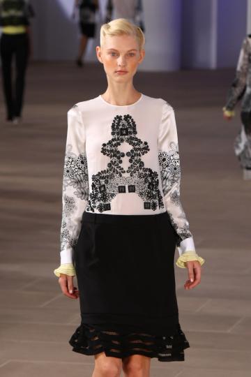 Тенденции пролет/лято 2012 - черно&бяло - снимка 89