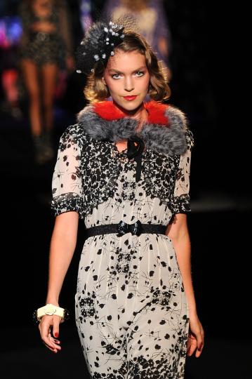 Тенденции пролет/лято 2012 - черно&бяло - снимка 35