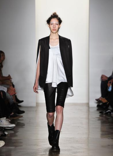 Тенденции пролет/лято 2012 - черно&бяло - снимка 30