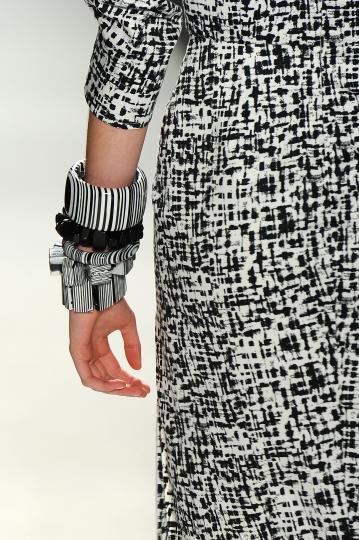 Тенденции пролет/лято 2012 - черно&бяло - снимка 20