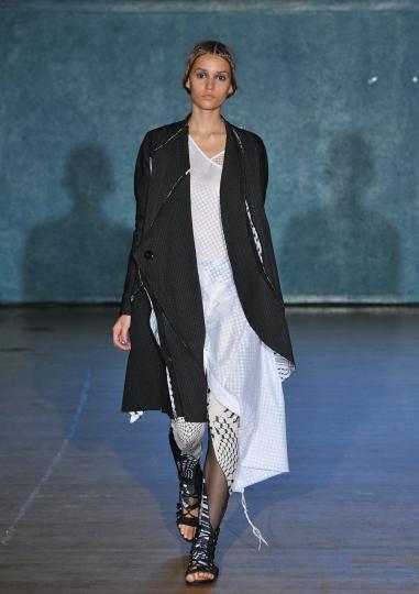 Тенденции пролет/лято 2012 - черно&бяло - снимка 5