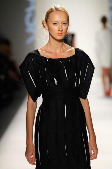 Тенденции пролет/лято 2012 - черно&бяло - снимка 11